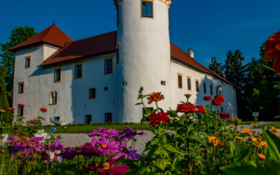Ustvarjalno dopoldne na grajskem vrtu in predavanje z Jožico Bajc Pivec